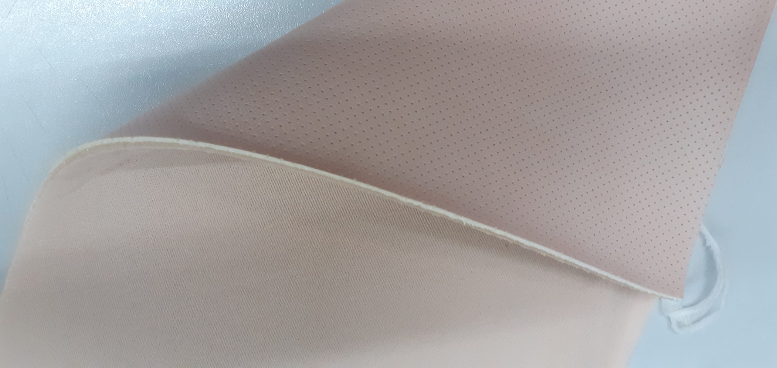 595342 – LAM PVC 1.00 JUP EST MINI PERF+CLR0302+TPU+MAL SUED RSA/RSE