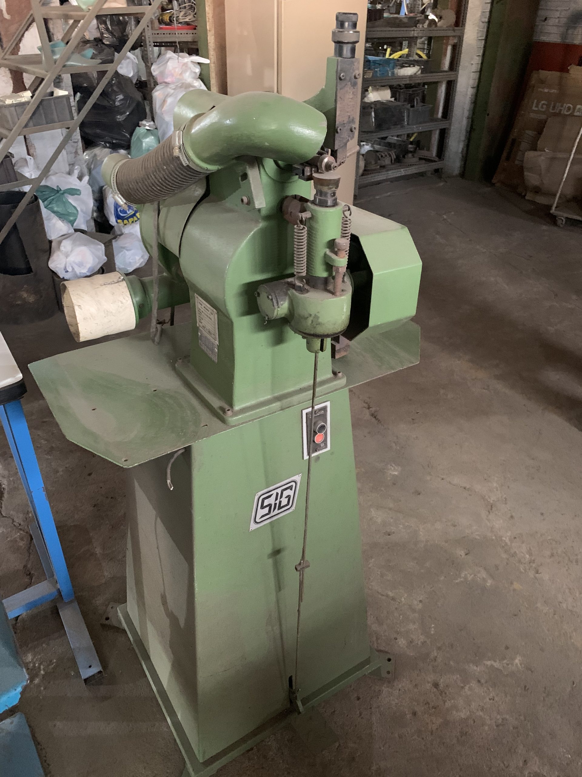 Máquina de vira falsa forgi