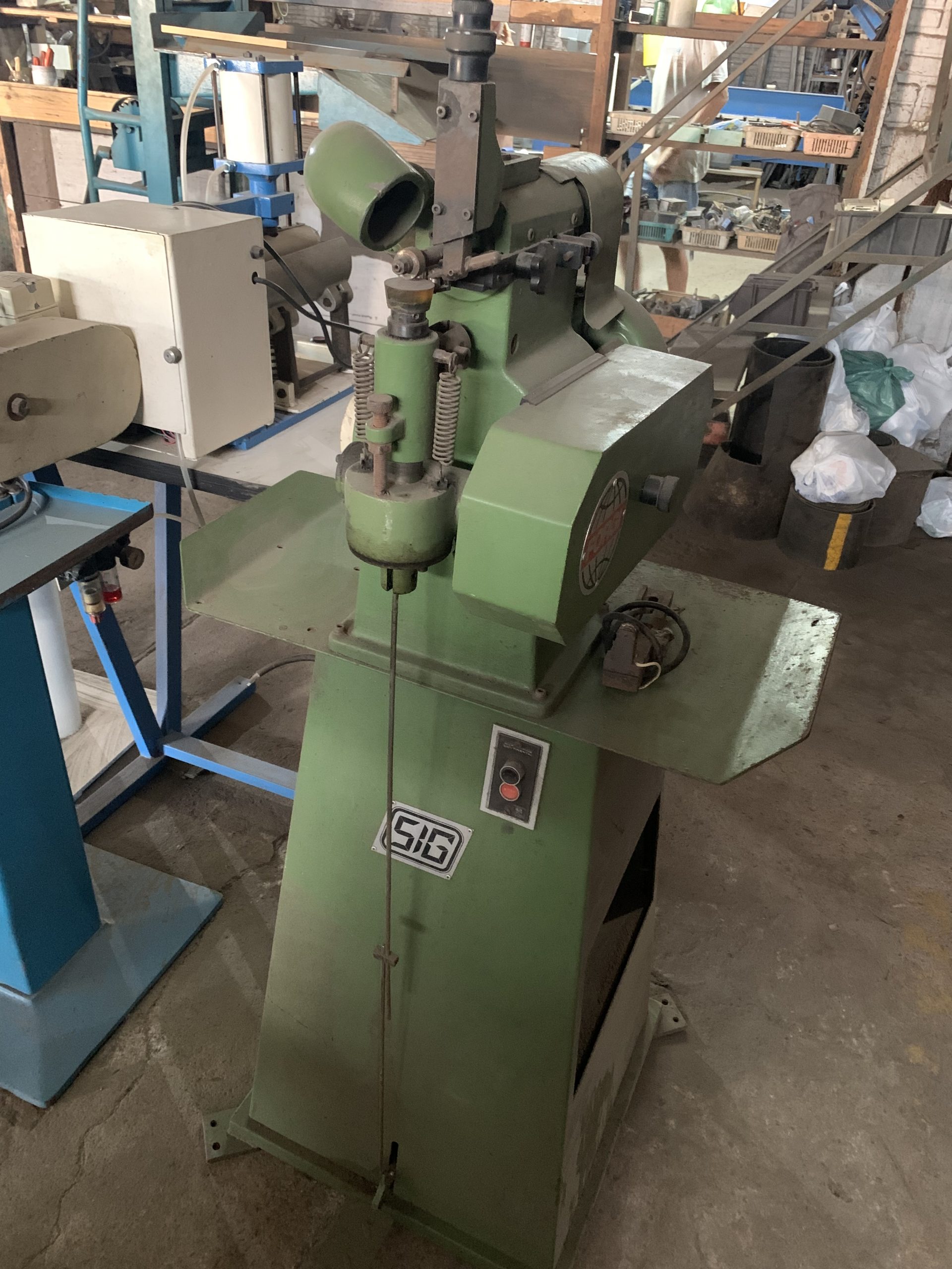 Máquina de vira falsa forgi