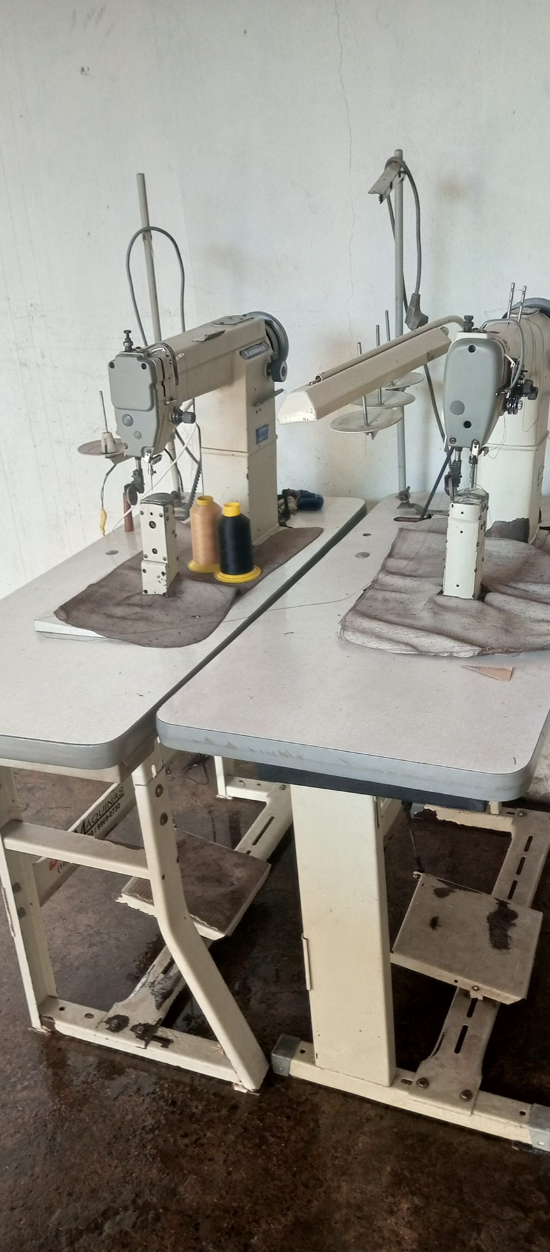 Máquina de pesponto 1 agulha EA outra de 2 asserrilhada