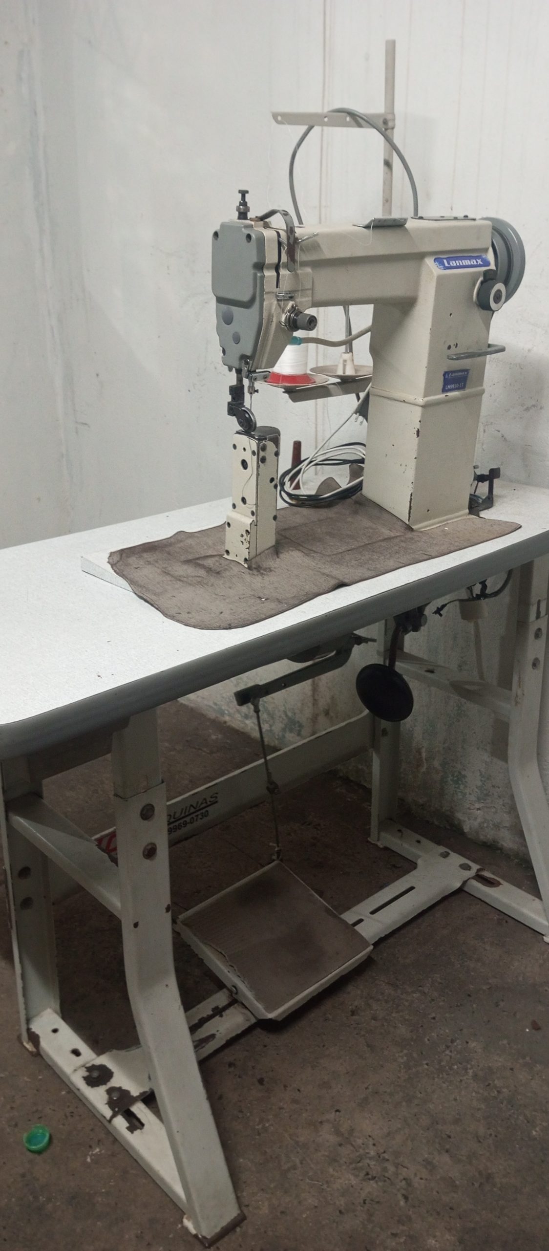 Máquina de pesponto 1 agulha EA outra de 2 asserrilhada