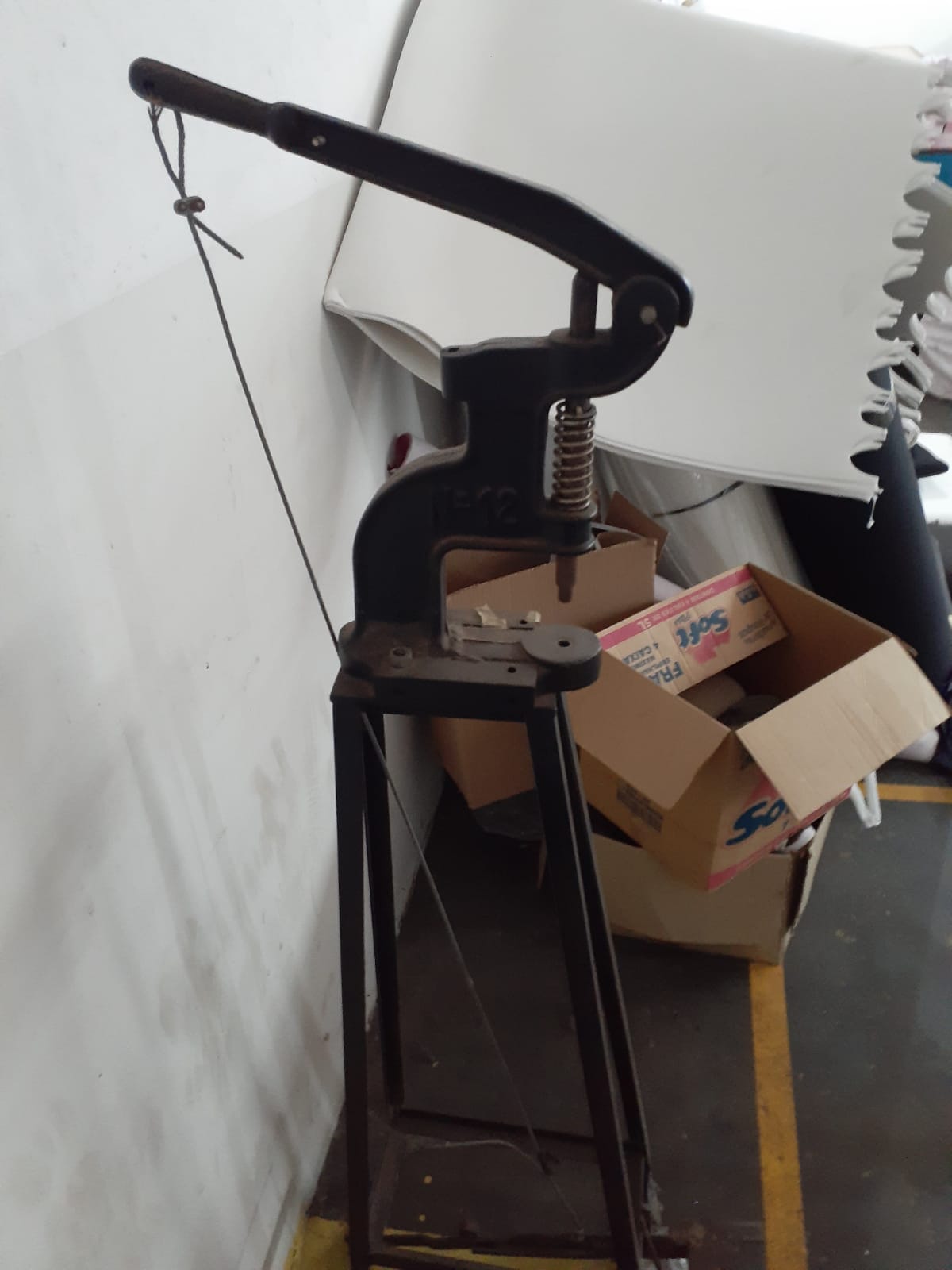 Máquina de vapor e máquina de montar cabrita pinelmatica mesa e Graziano