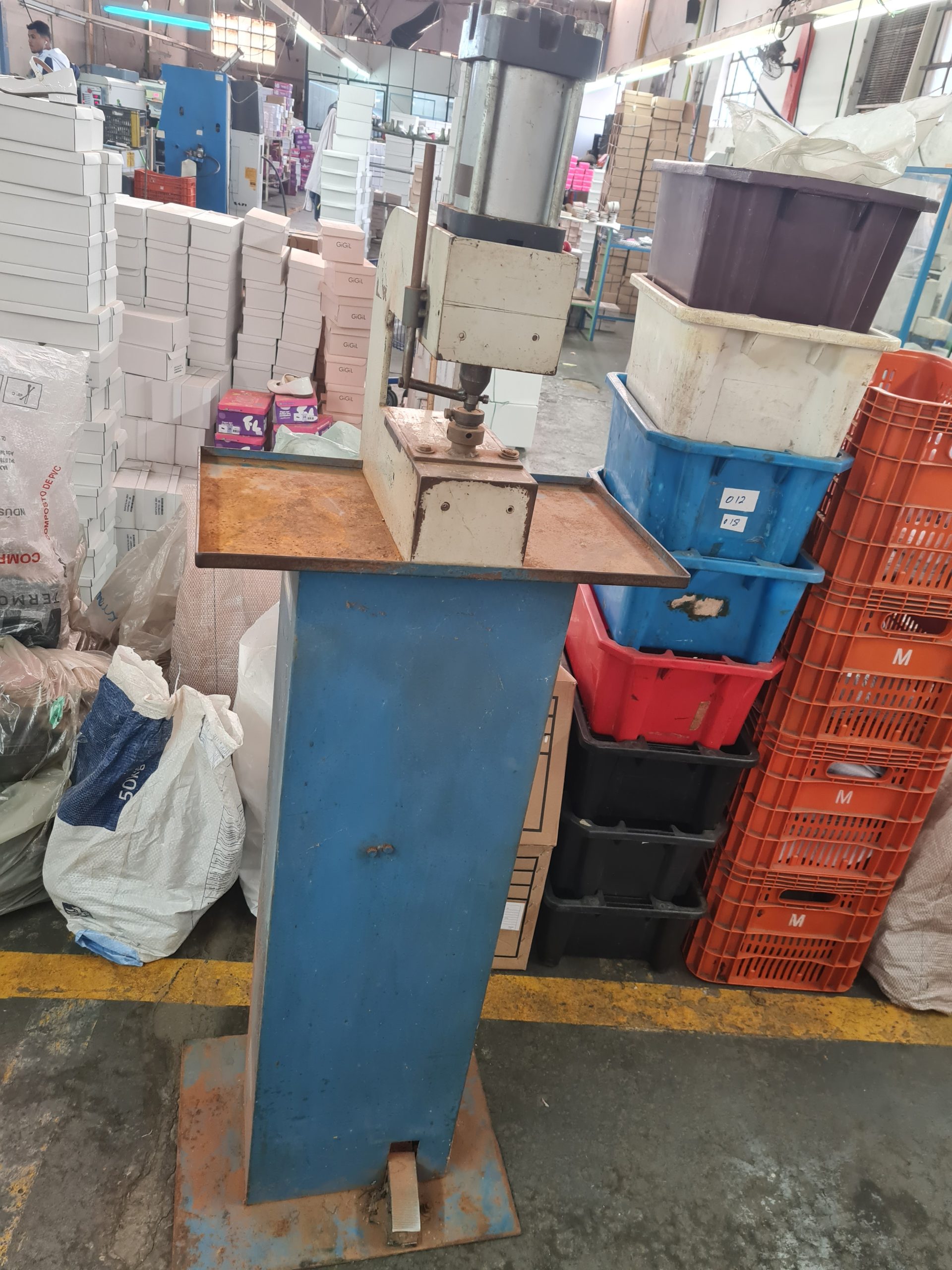 Prensa para Furar palmilha Enfeite