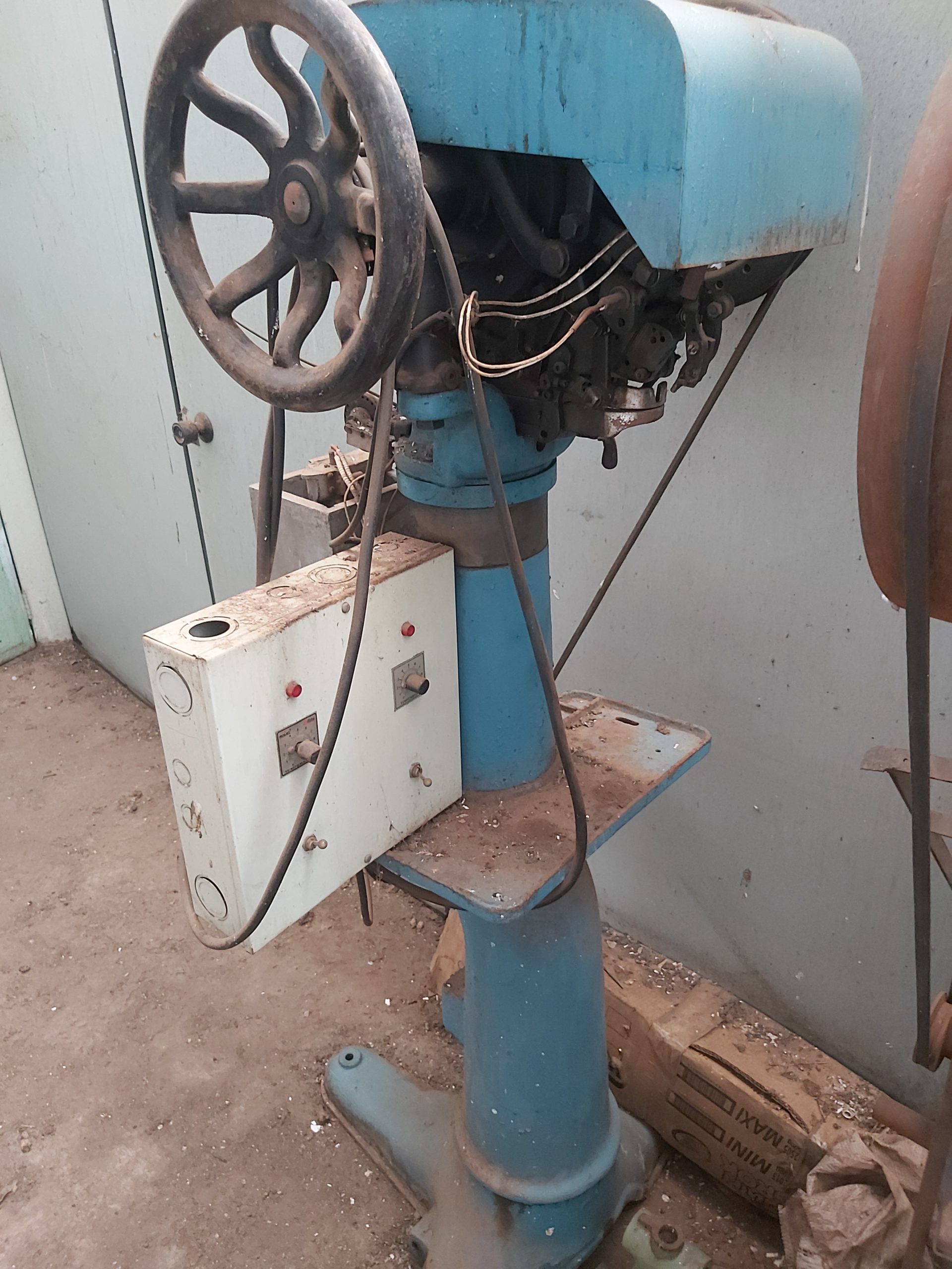 Palmilhadeira, Rounder , Prensa hidráulica, forno, conformadora, balancim, pesponto, interlock, elastiqueira,Zig, etc…