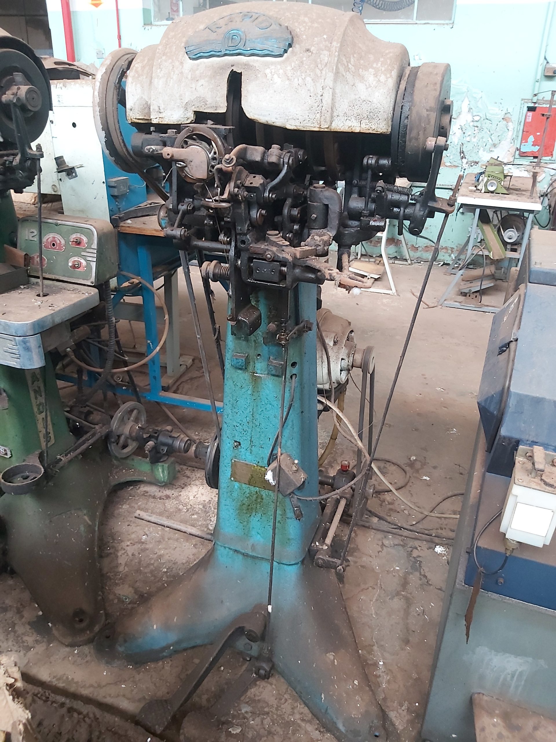 Palmilhadeira, Rounder , Prensa hidráulica, forno, conformadora, balancim, pesponto, interlock, elastiqueira,Zig, etc…