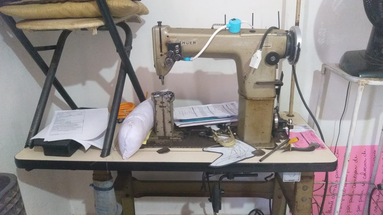 Máquina de 2 agulhas Singer