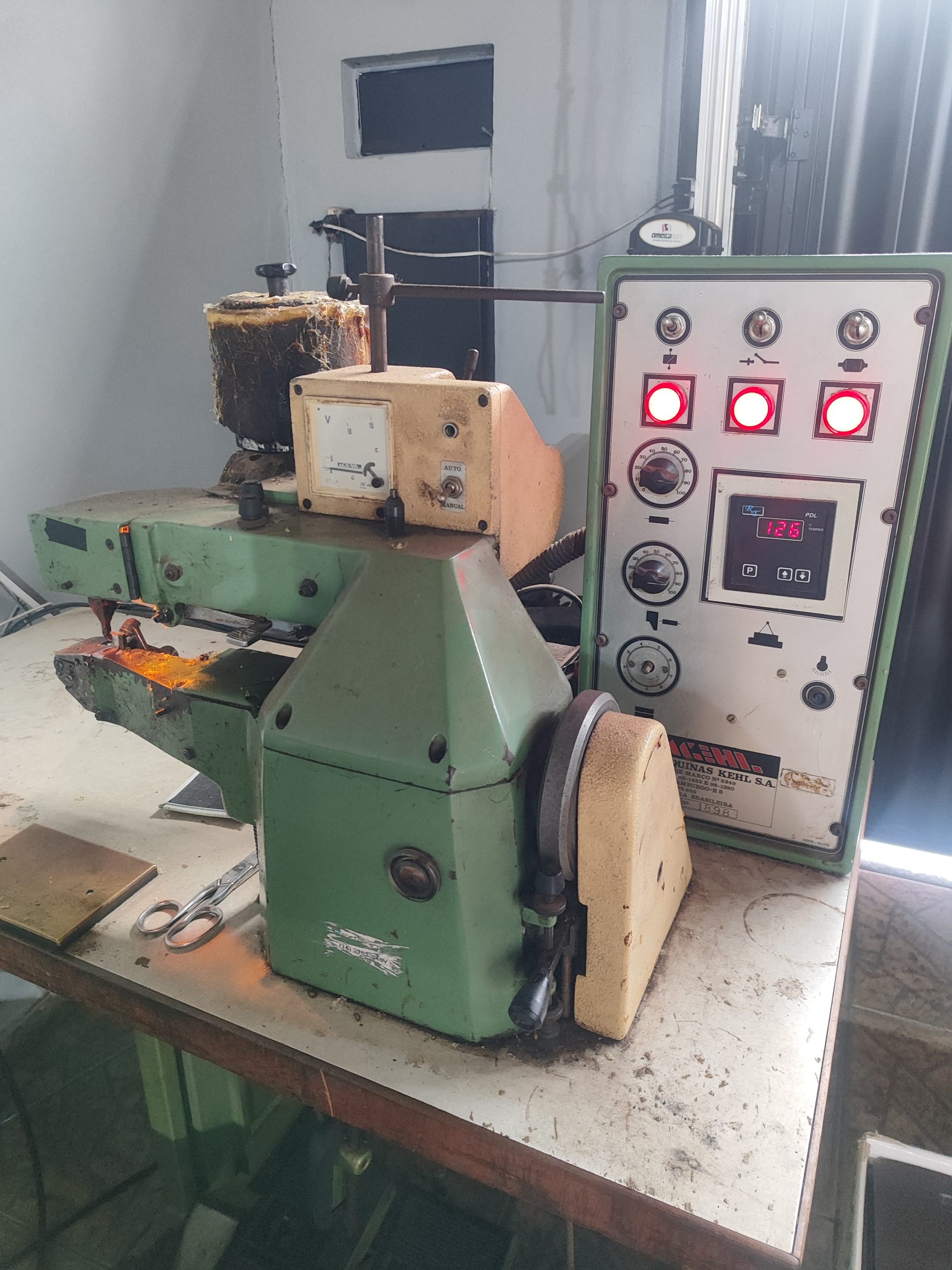 MAQUINAS PARA BANCA DE PESPONTO