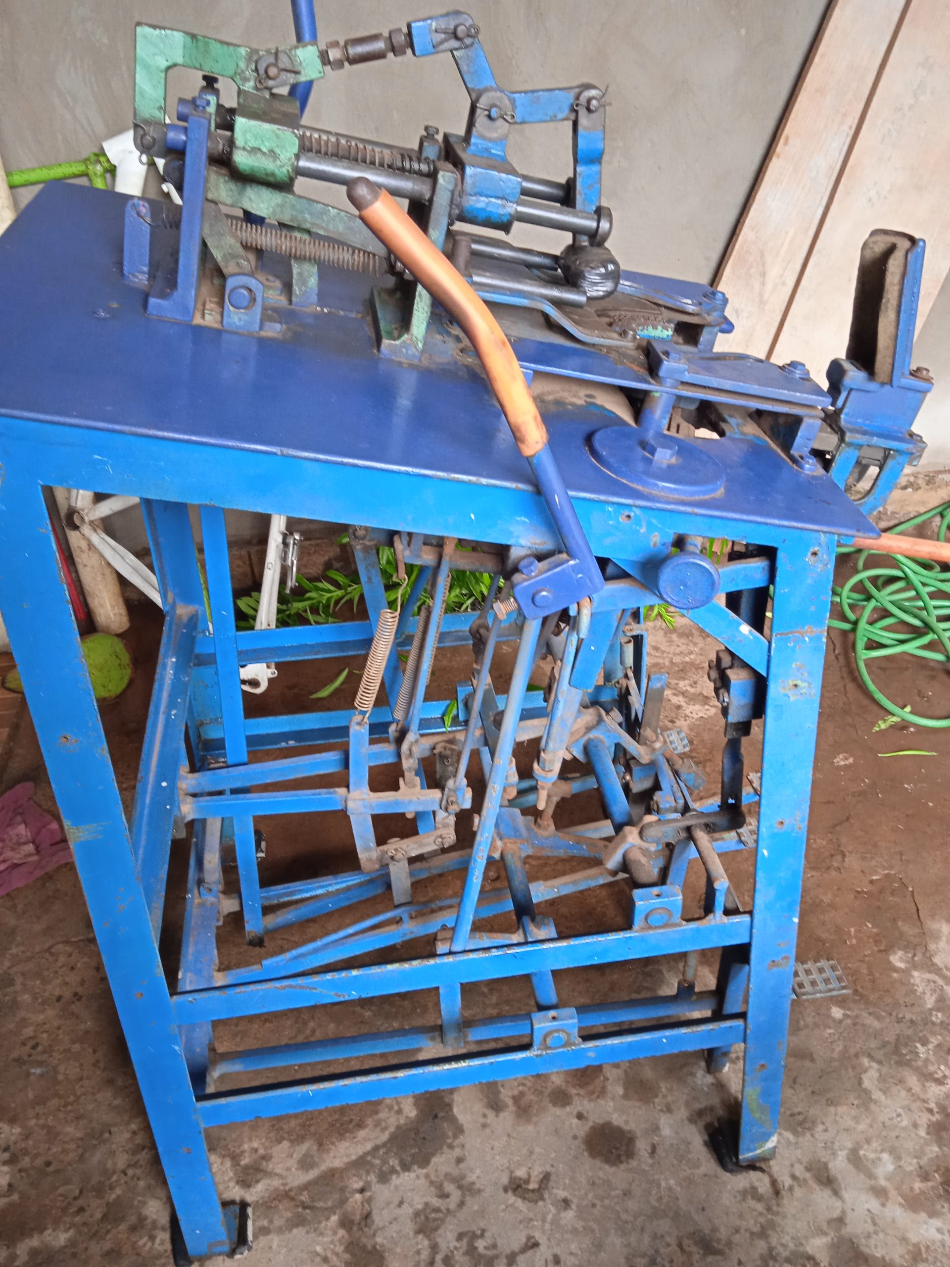 Máquina manual de montar