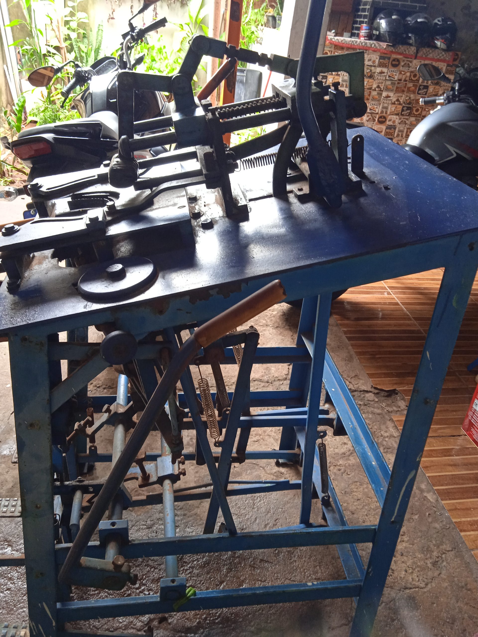 Máquina manual de montar